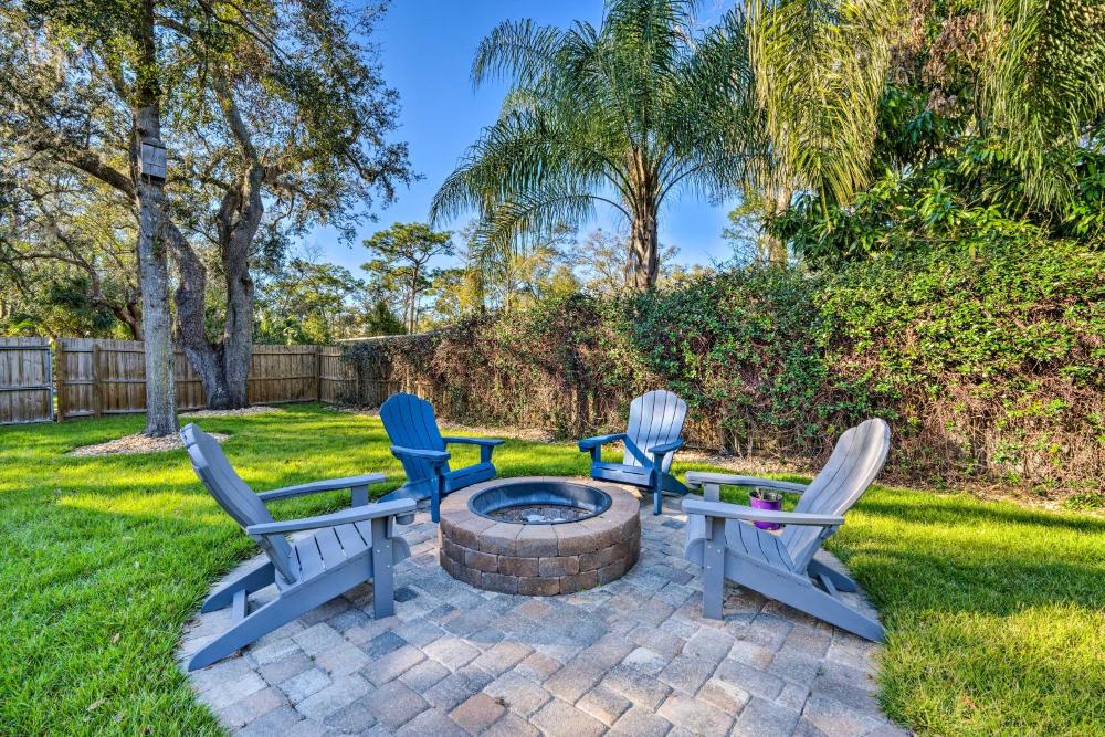 Walk to Lake Stunning Central Florida Home!